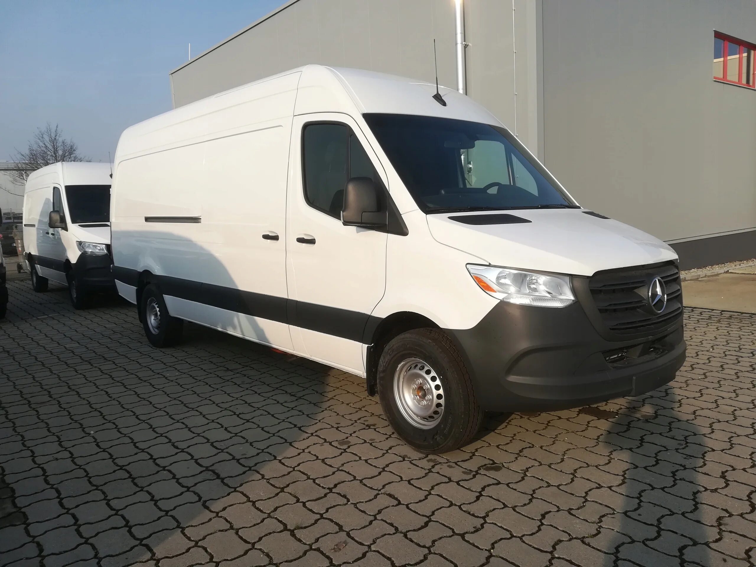 Спринтер 907 кузов. Мерседес Спринтер 907. Мерседес Спринтер 907 кузов. W907 Mercedes Sprinter. Mercedes Sprinter 311 CDI 2018 фургон.