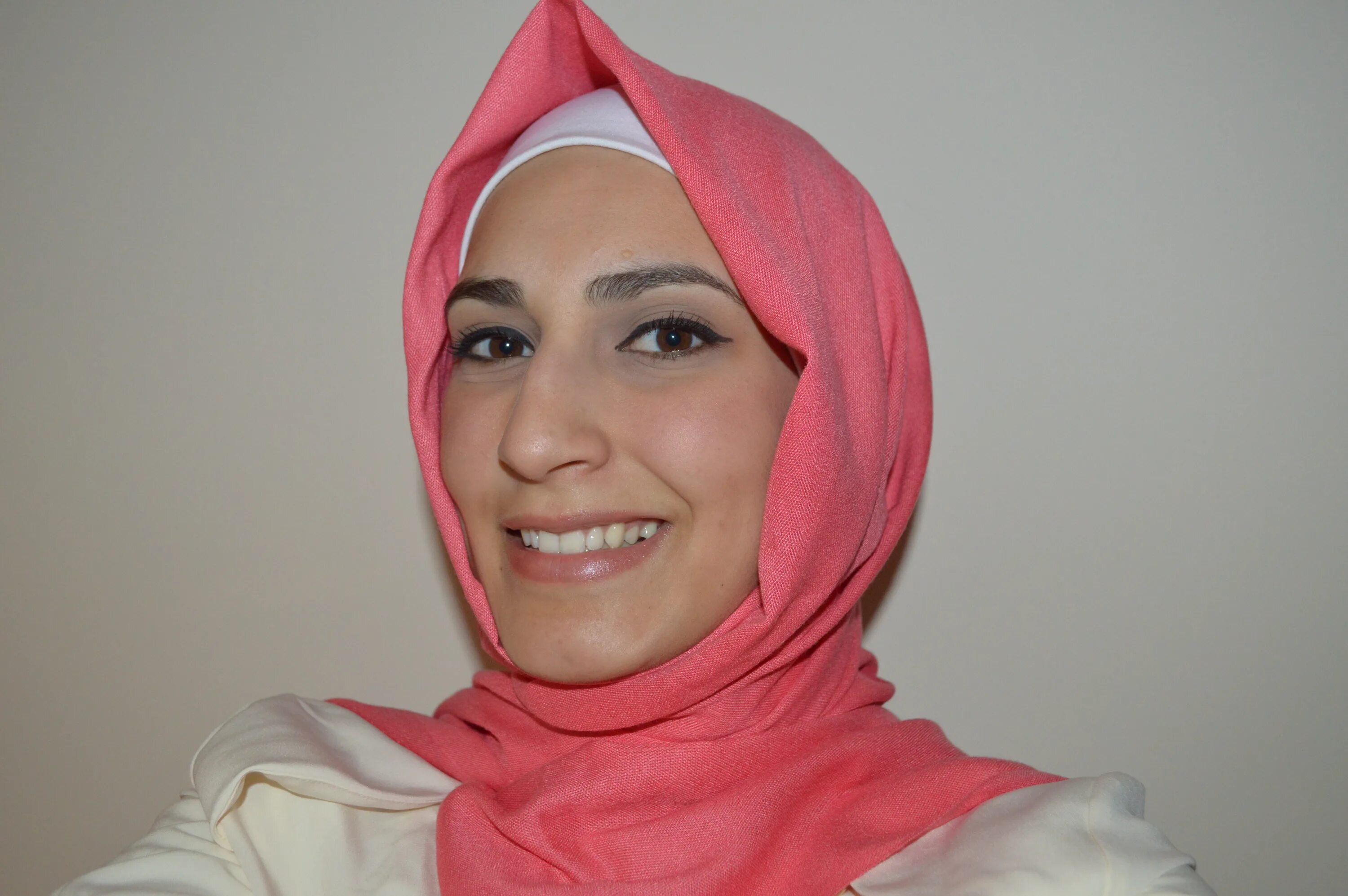 Turkish women. Аслыхан хатун воскресший эртугрул. Turkish woman. Малхун рабия хатун. Современная турция женщины.