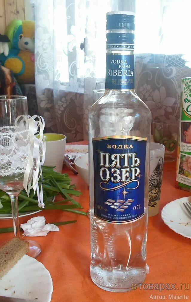 Водка пять озер альфа спирт. Водка пять озер, 0. Водка особая "пять озер" студеная 40% 0,5. Бутылка водки на столе. 375 л.