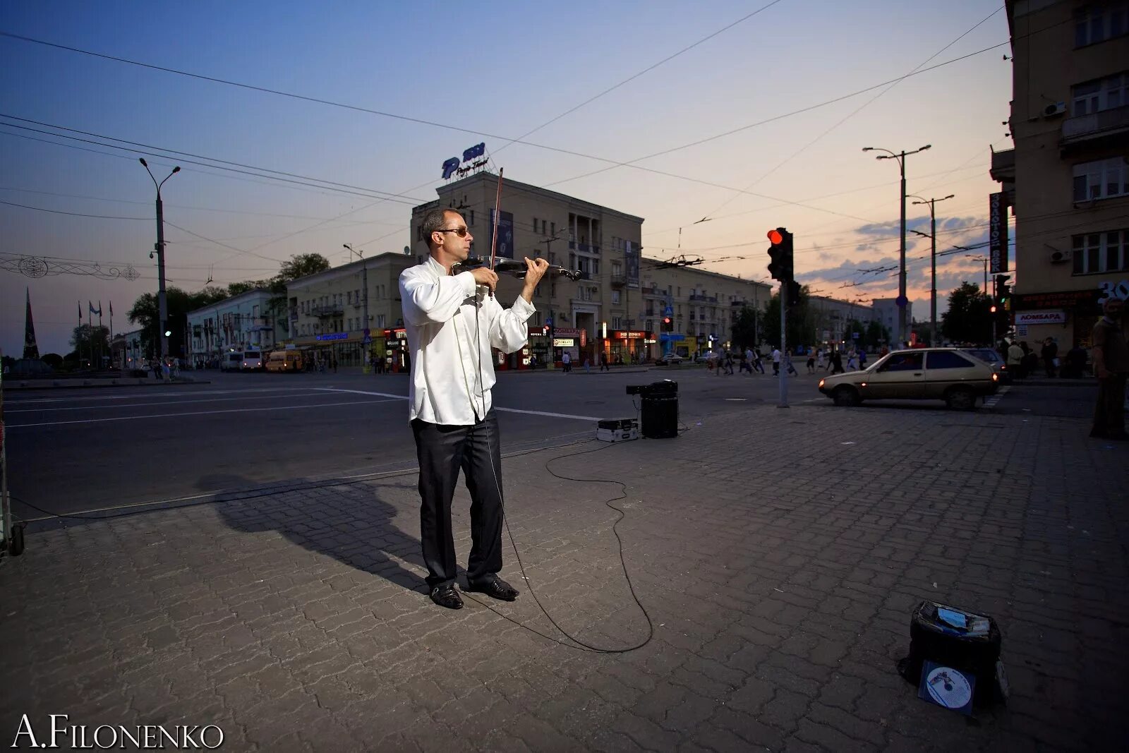 Street трек. Музыканты на улице Украины. Музыкальная улица. Музыка на улице. Песни на улице.