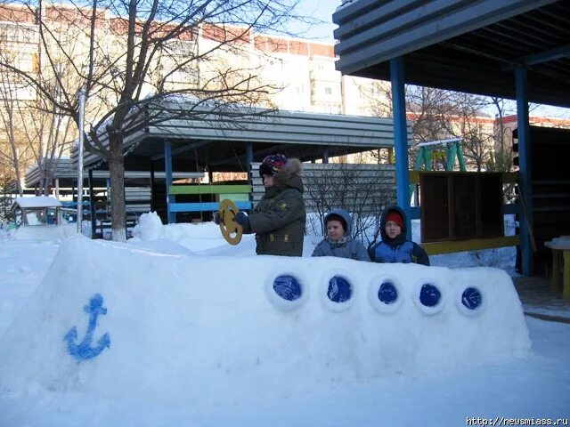 сделан из снега корабль. снежные фигуры корабль. снежные фигуры корабль. снежные фигуры корабль. крейсер аврора из снега.