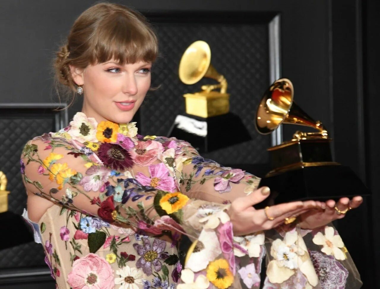 Тейлор Свифт 2021. Тейлор Свифт Grammy. Тейлор Свифт 2022. Taylor Swift Grammy 2021.