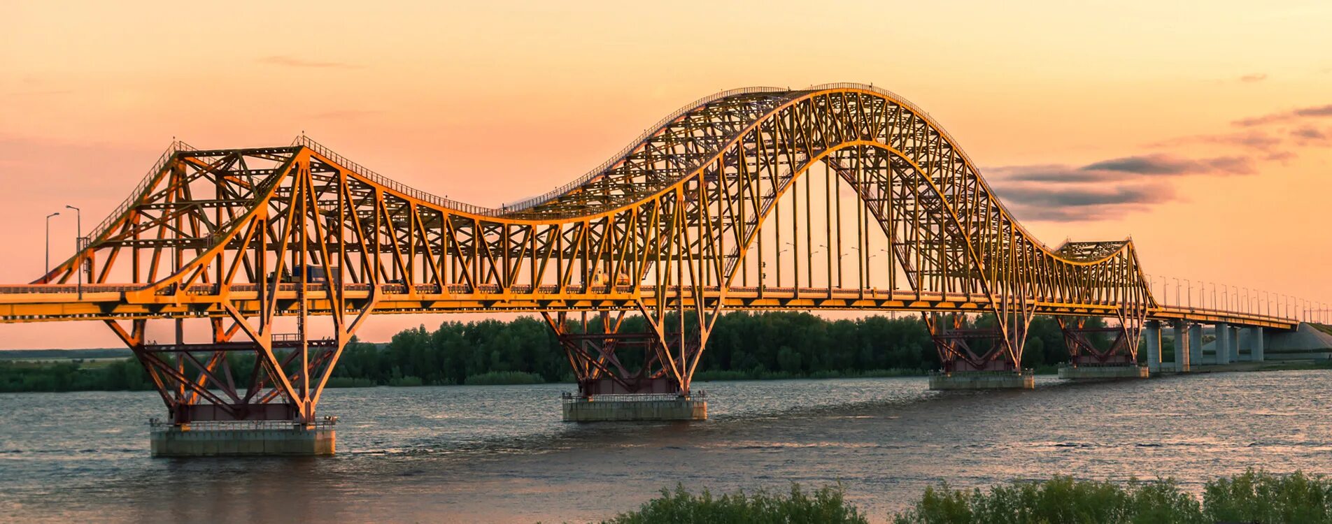 Ханты-мансийск мост красный дракон. Мост через реку иртыш в ханты-мансийске красный дракон. Мост через реку иртыш. Мост ханты-мансийск иртыш. Мост через иртыш в омске.
