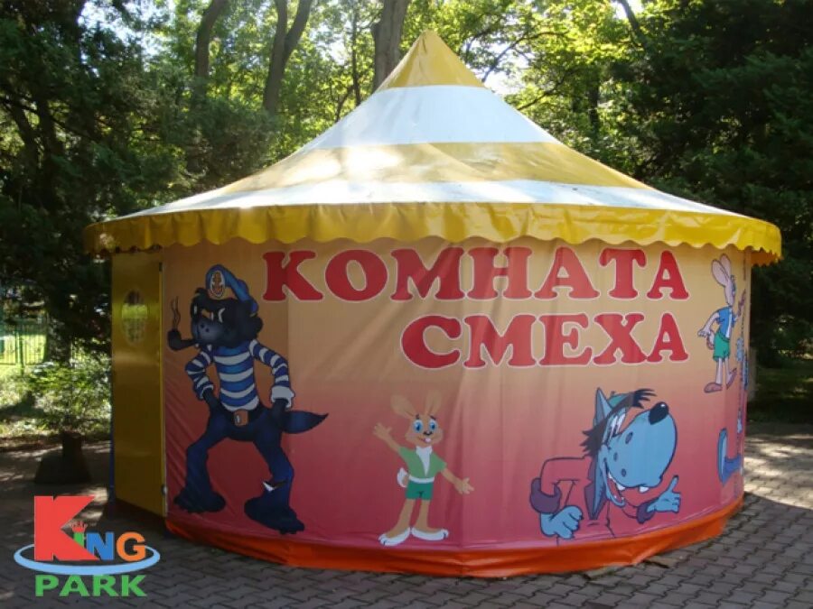 Комната смеха для детей. Комната кривых зеркал. Кривые зеркала аттракцион. Музей эмоций итальянская ул 1. Кривые зеркала аттракцион.