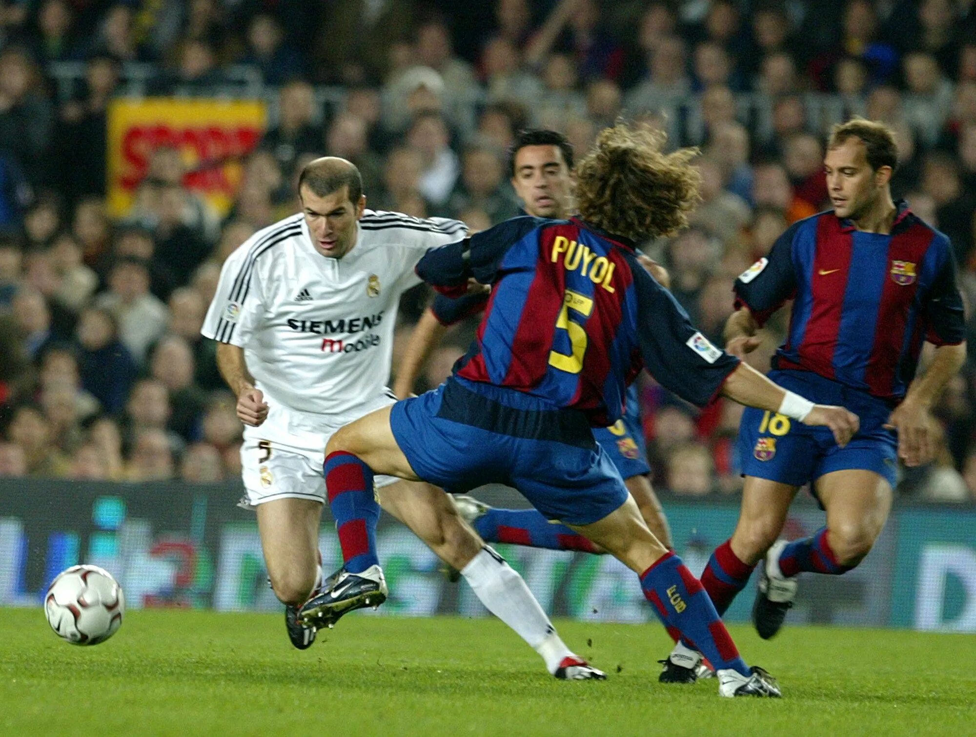 29 апреля 2003 г. Барселона 2003. Zidane 2003. Зидан 2002 Барселона. Barcelona 2002/2003!.