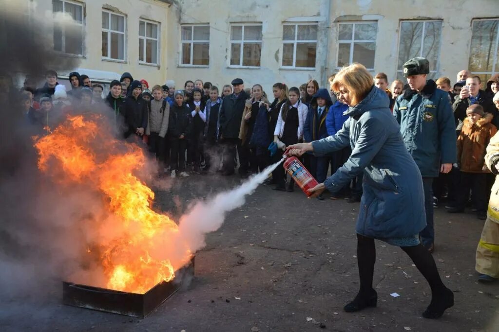 Вечерлейская средняя школа атяшевского района. Российские школьники горячее. Школьная линейка мордовия. Отменения в школах мордовия на сегодня. Занятия отменены в начальной школе.