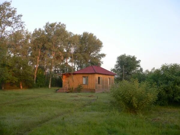 Остров тренин астраханская область. Остров володарского. Село зеленга астраханская область. Остров рыбалка молоково. Маково дом рыбака.