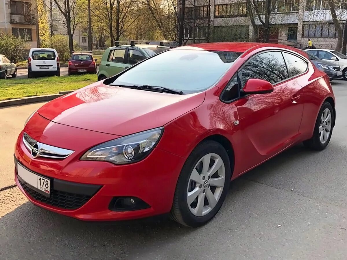 Автомобили опель с пробегом. Opel Astra j 2015. Opel GTC 2015. Opel Astra GTC купе 2015.