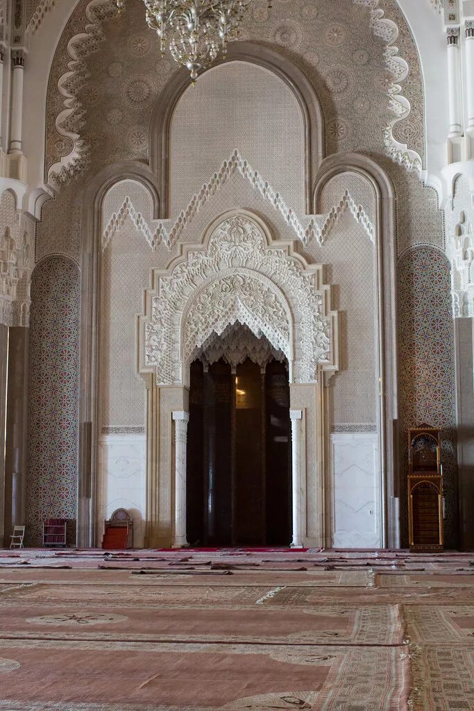 Mihrab ru. Михраб и минбар. Михраб и минбар в мечети. Внутри мечети пророка михраб. Михраб в мечети.