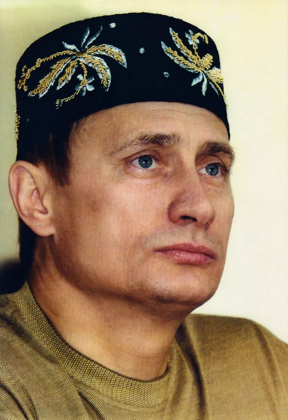 путин в тюбетейке. узбекские тюбетейки мужские и женские. можно ли носить тюбетейку. рохчин тюбетейка. можно ли носить тюбетейку.