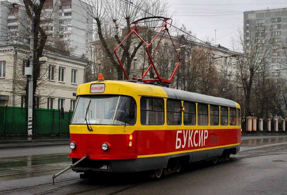 Трамвайчики по тройке. Tatra t3su Москва. Трамвай Татра т3. Трамвай Татра т3 su. Татра т3 желтая.