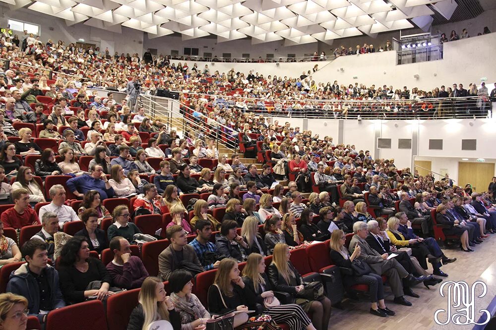 Конгресс центр РЭУ Плеханова. РЭУ им г в Плеханова зал с амфитеатром. День открытых дверей РЭУ. День открытых дверей Плеханова.