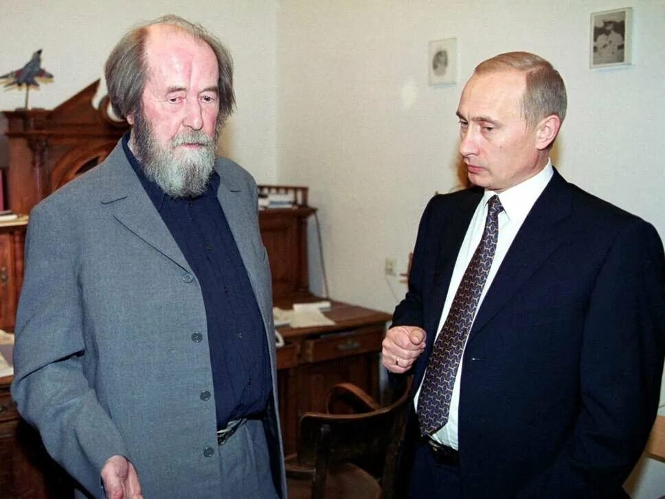 Награды солженицына. Солженицын 2007. Солженицын и Ельцин.