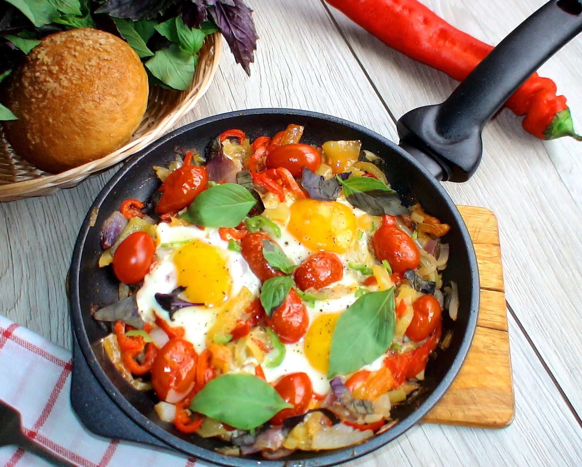 Паэлья мясная. Паэлья с овощами. Испанская паэлла. Макароны по испански. Картофельная тортилья по-испански.