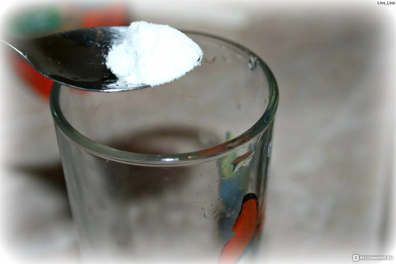 Пищевая сода и вода. Сода пищевая со стаканом. Пищевая сода растворяется в воде. Сода с водой пить. Вода с содой зачем