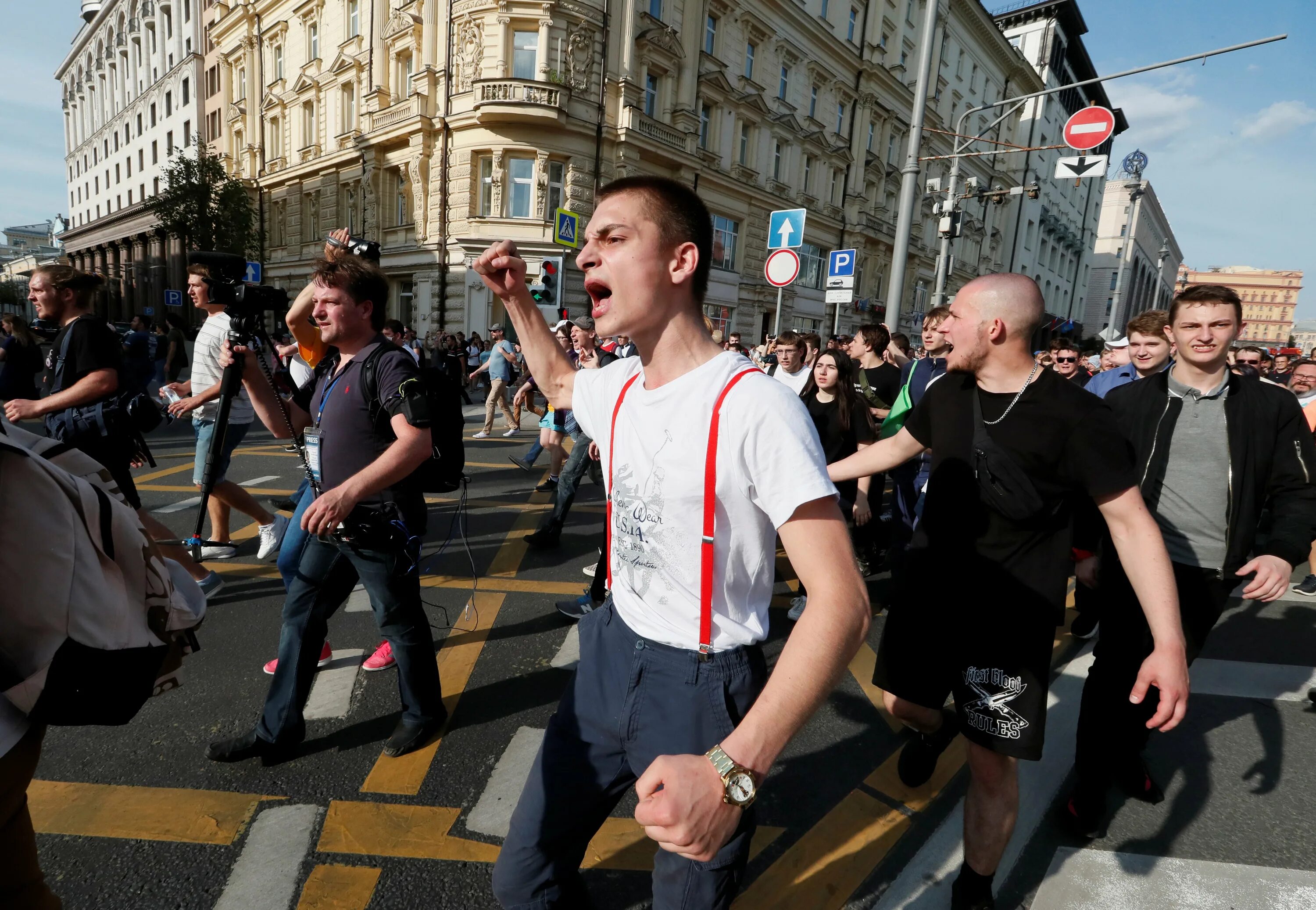 Демонстрация взгляд. Молодежь на митинге. Молодежные протесты. Последние события в Москве. Демонстрация молодежи в Москве.