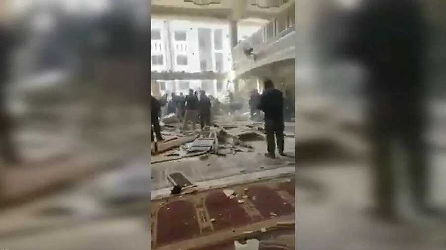 Новости 1 канала про теракт. Террорист смертник взорвался в мечети.