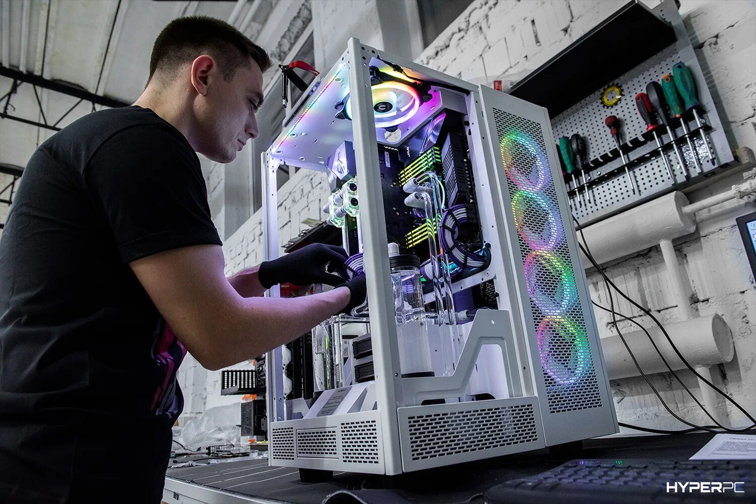 Thermaltake level 20 gt rgb plus. Хайпер пк 2021. Сборка мощного пк 2022. Сами много компьютере. Игровой пк.