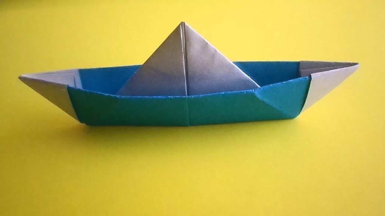 Покажи кораблик из бумаги. Кораблик из бумаги. Оригами кораблик. Бумажный корабль. Оригами корабль.