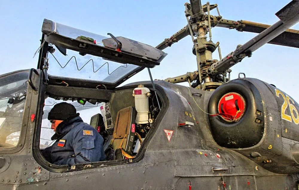 ка-52 кабина. живучесть су 25. обломки украинских самолетов. су 57 стелс покрытие. ка-52 гостомель.