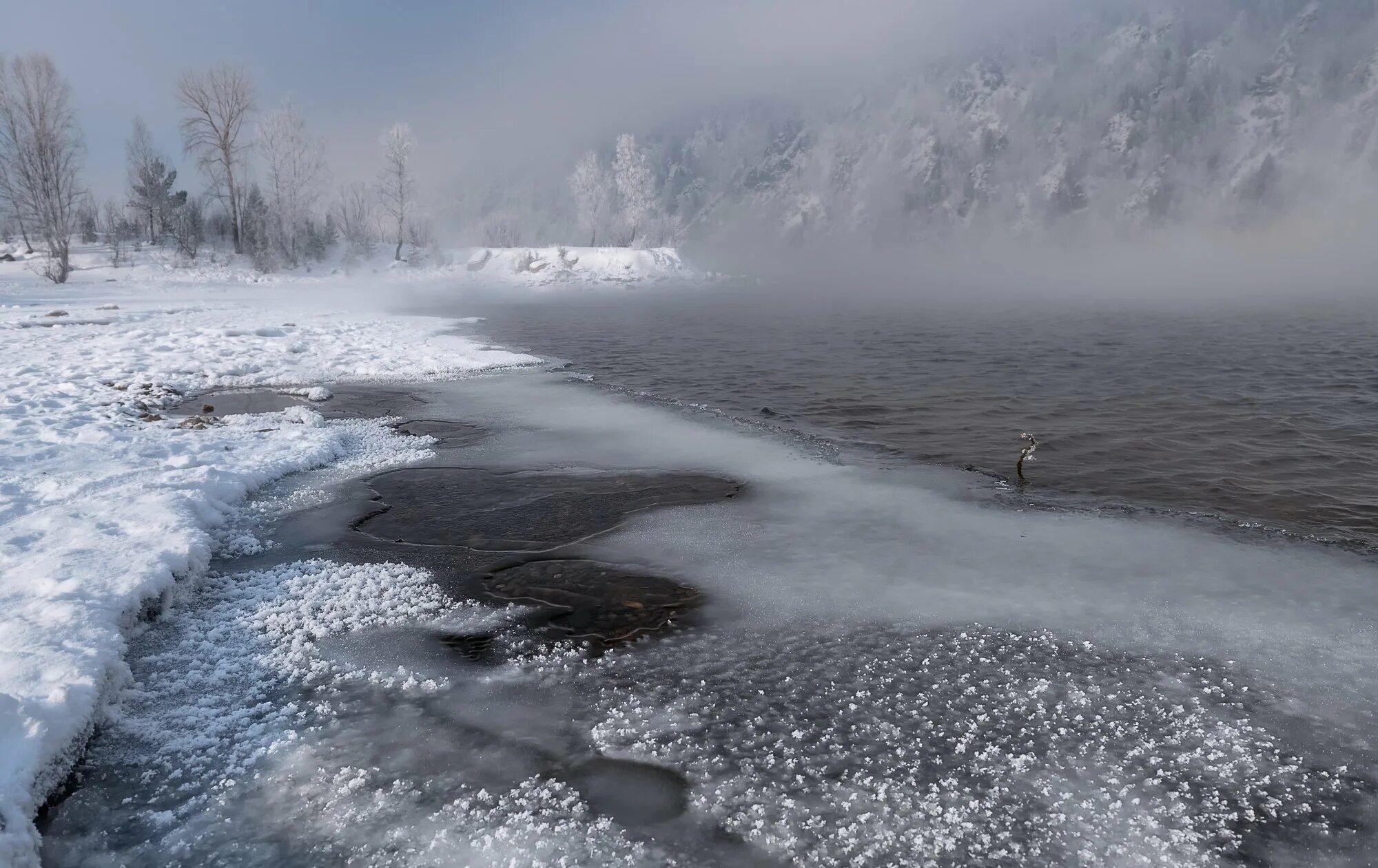 Стоят суровые морозы реки и озера. Зима в Сибири. Морозный Енисей. Зимние туманы в Сибири. Сибирские Морозы.