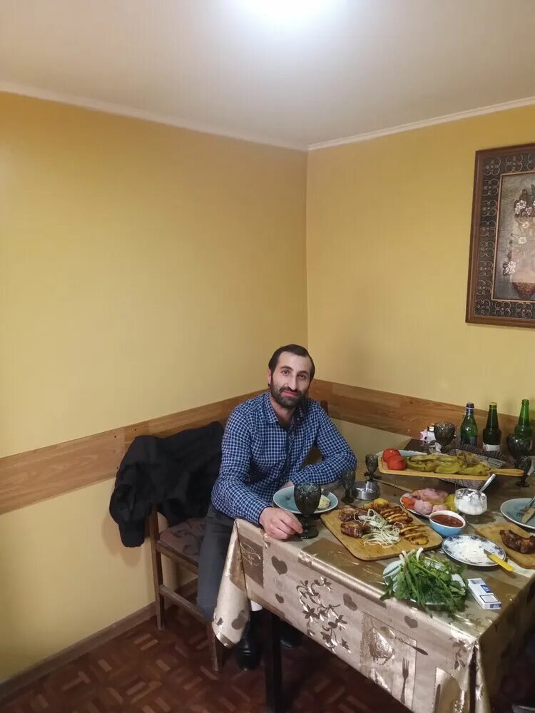 Барбер Севак Ереван. Мужчина 36 лет фото. Ереван мужчины какие они. Ереван мужчины