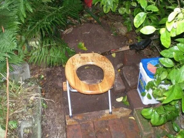 складной туалет туристический. туалет по большому в походе. складной туалет туристический. туалет на природе в походе. туалет в полевых условиях.