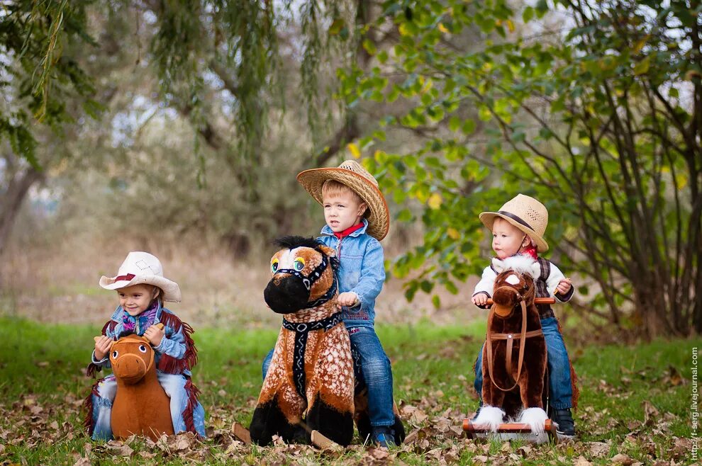 Country children. Детская тематическая фотосессия. Семейная фотосессия в стиле Кантри. Дети тематические. Ковбойская фотосессия для детей.