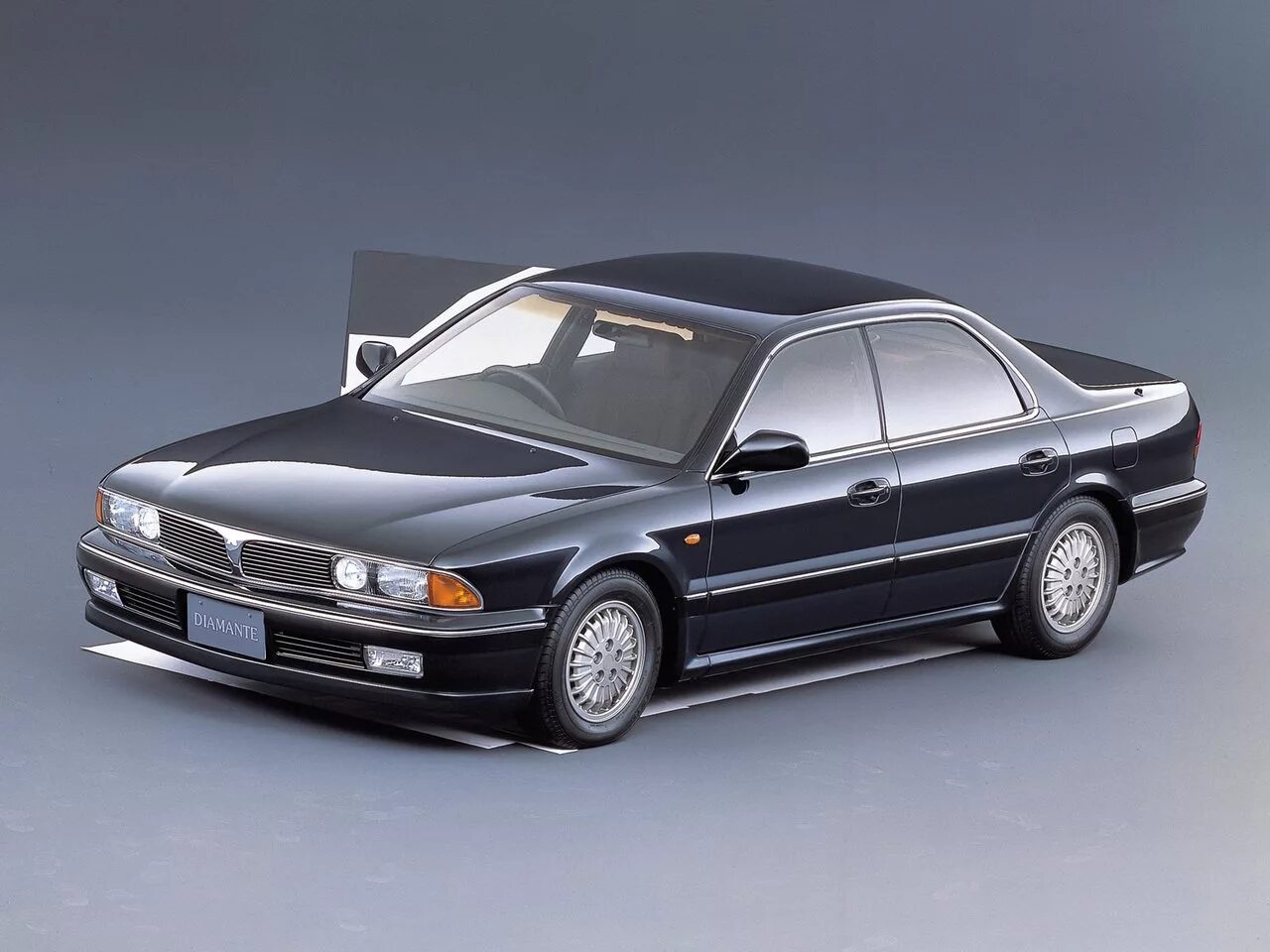 Mitsubishi diamond. Mitsubishi Diamante 1 поколение. Мицубиси Диамант 1993. Митсубиси Диамант седан. Митсубиси Диамант 1991.