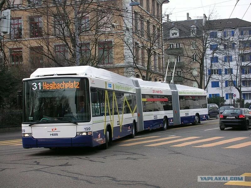 Длинные троллейбусы. Длинный троллейбус. Троллейбус гармошка. Самый длинный троллейбус. Троллейбус с двумя гармошками.