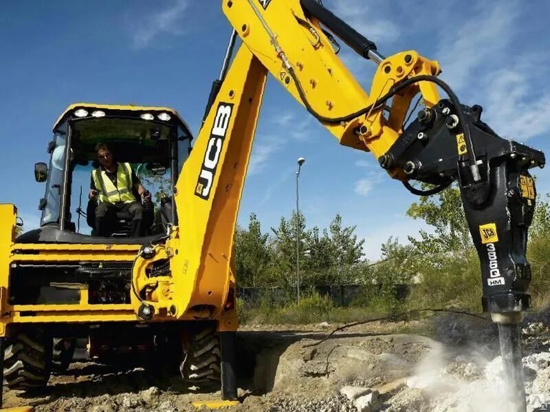 Взять в аренду экскаватор погрузчик. Экскаватор JCB 3cx с гидромолотом. Гидромолот для JCB 4cx. Гидромолот на JCB 3cx. Гидромолот для экскаватора JCB 3cx.