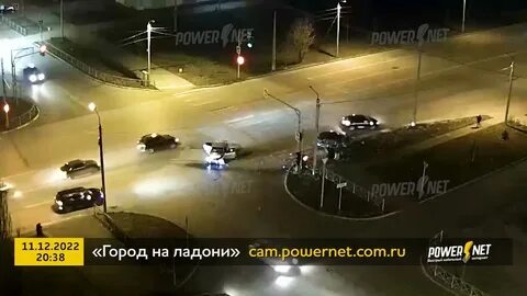 Город на ладони камеры