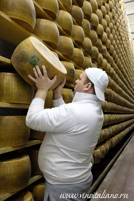 выдержка сыра пармезан. Jantar пармезан сыр. пармиджано реджано италия. сыр parmigiano аргентина. сыр пармезан реджано.