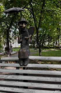 Ангел петербурга на скамейке