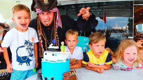 Vlad invite many friends to his birthday