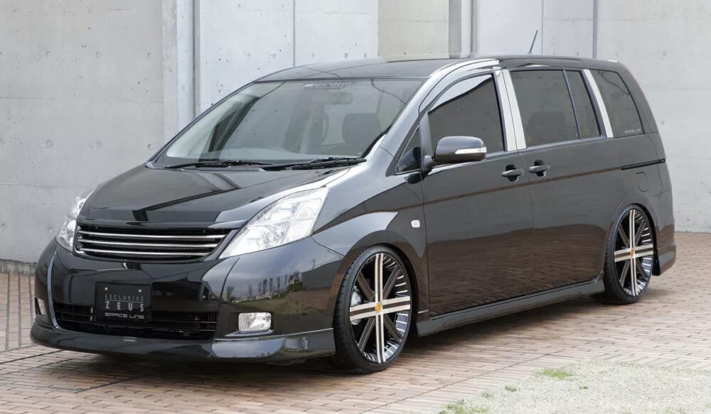 Решетка радиатора Modellista. - Toyota Isis, 1,8 л, 2009 года тюнинг DRIVE2