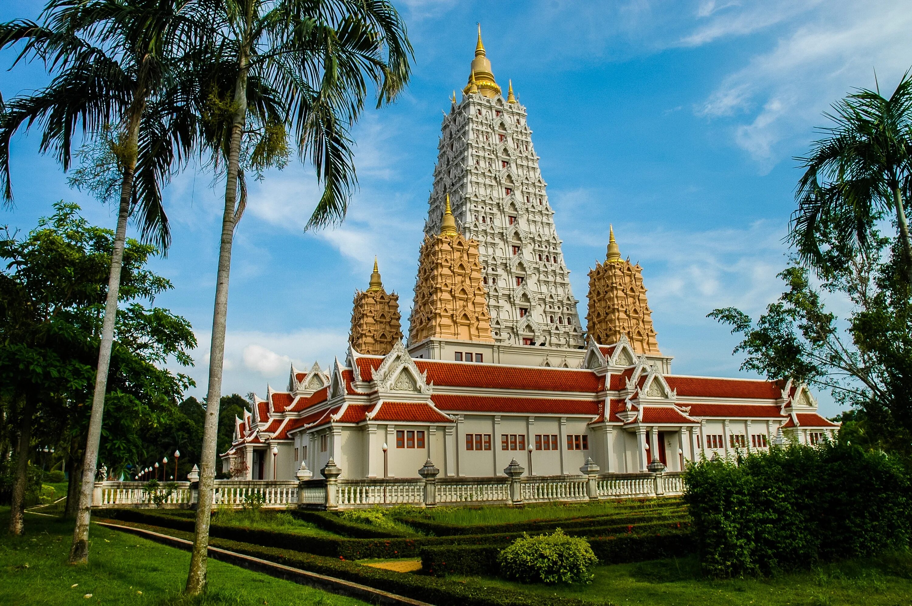 Храм ват Йанасангварарам Паттайя. Буддийский храм Тхеравада Тайланд. Куала-Лумпур Малайзия Будда.