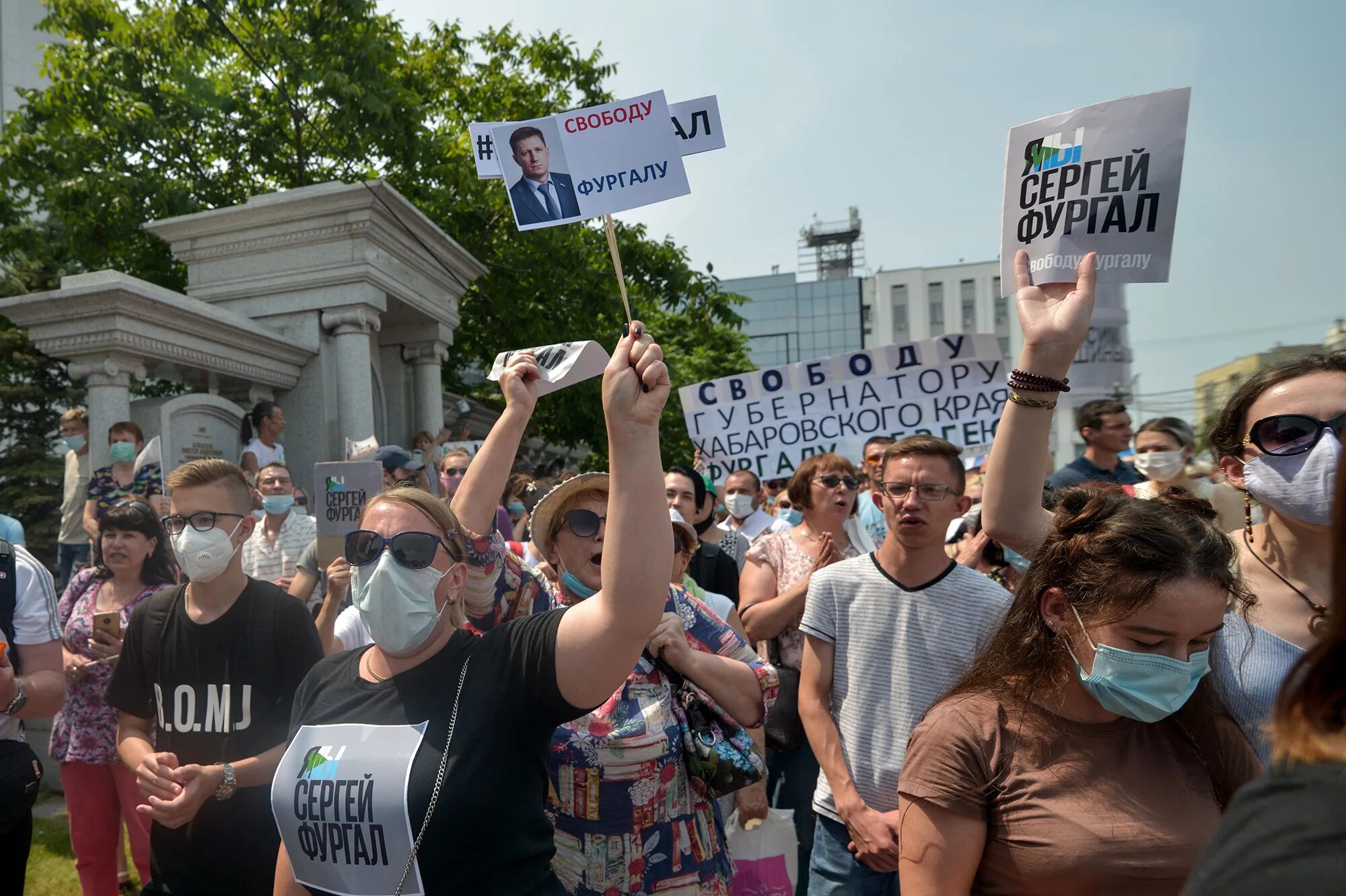 Москва выйдет на митинги. Протесты в Хабаровске. Фургал протесты. Митинги иностранные. Люди митинг абстракция поддержка.