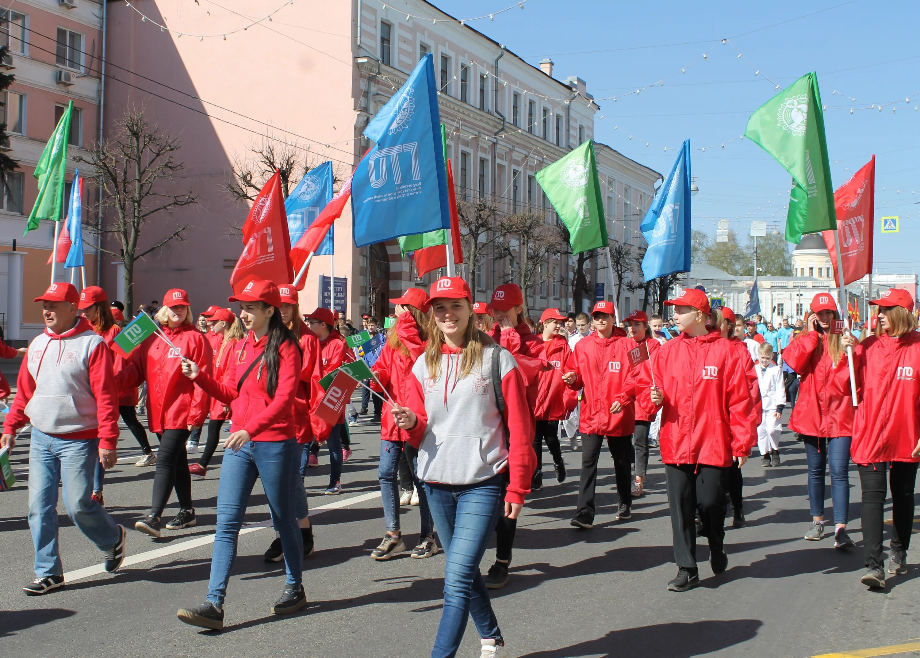 Тверская 1 мая. Первомайская демонстрация в Твери. 1 Мая Тверь. Подготовкой к демонстрации. Парад предприятий.