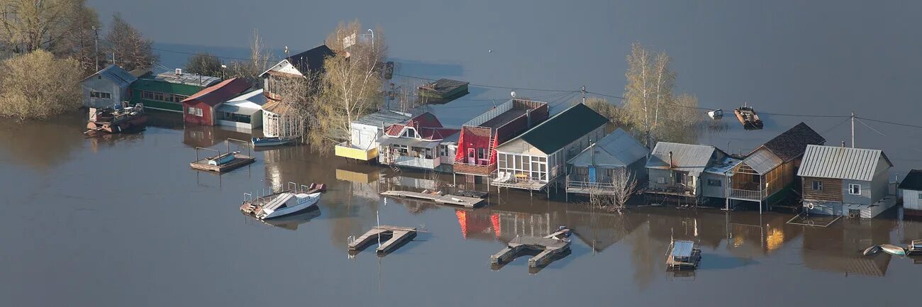 Уровень воды в реке ока город рязань. Разлив Оки в Рязани. Рыбацкая деревня Рязань половодье. Посёлок Шумашь Рязанская. Рыбацкая деревня Рязань разлив реки.