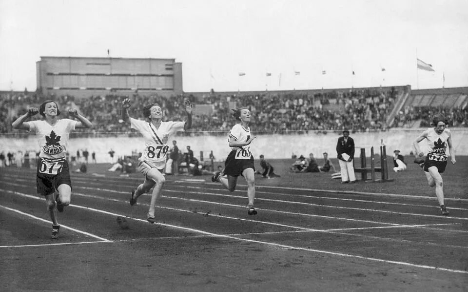 1928 год санкт петербург. Бетти Роббинсон 1928 Амстердам. Лёгкая атлетика в России 1888. Бэти Робинсо Олимпийская чемпионка.