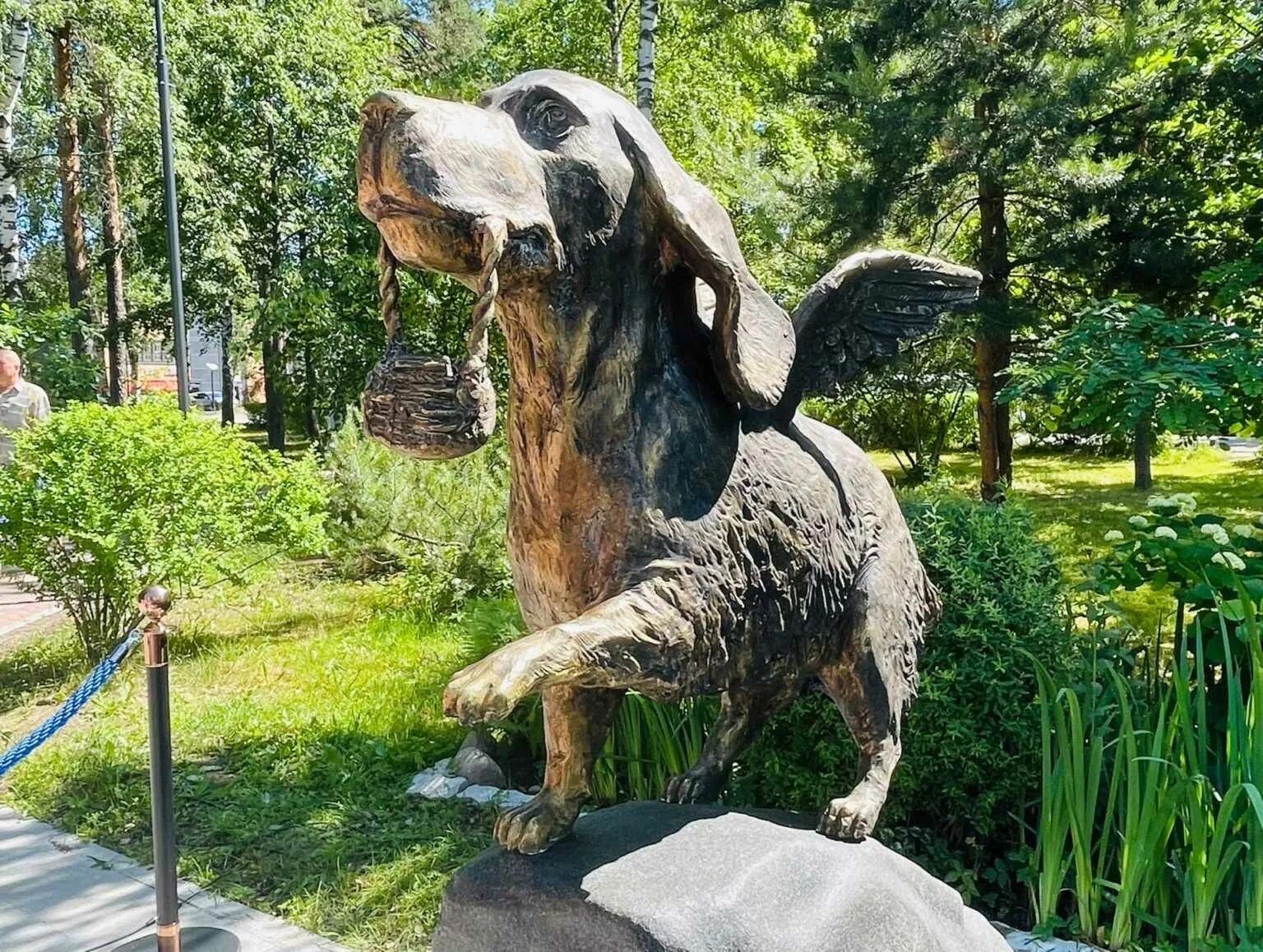 Пес трезор ленинград. Трезор собака. Трезор собака. Трезор собака. Памятник псу трезору парголово.