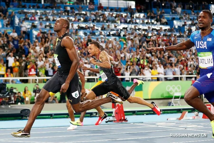 100 метров между ними. спринтерский бег низкий старт. 100 метров между ними. финиширование в легкой атлетике. 100 метров между ними.