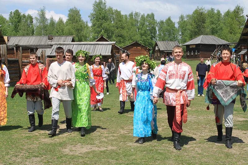 Иркутск народный сайт. Иркутск, Тальцы праздник Троицы. Троица в Тальцах Иркутская область. Народный праздник Троица. Традиции и праздники в Иркутск.