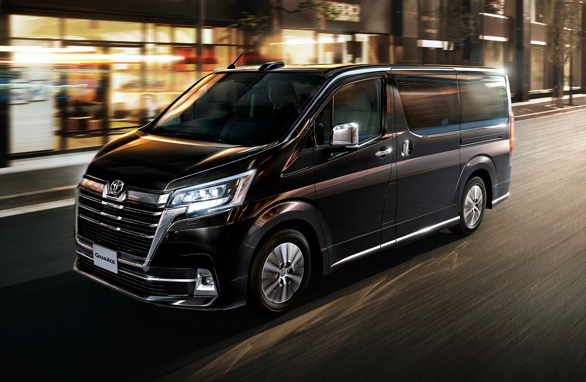 Новая тойота хайс. Toyota Hiace 2021. Тойота Granace 2020. Тойота Хайс микроавтобус 2021. Тойота Хайс 2021 черный.