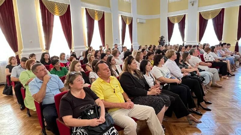 Понимание и интерпретация. Августовский педсовет в школе. Год педагога и наставника баннер. Уведомление родителям о решении педсовета. Вручение знака за гуманизацию школы санкт-петербурга 2022.