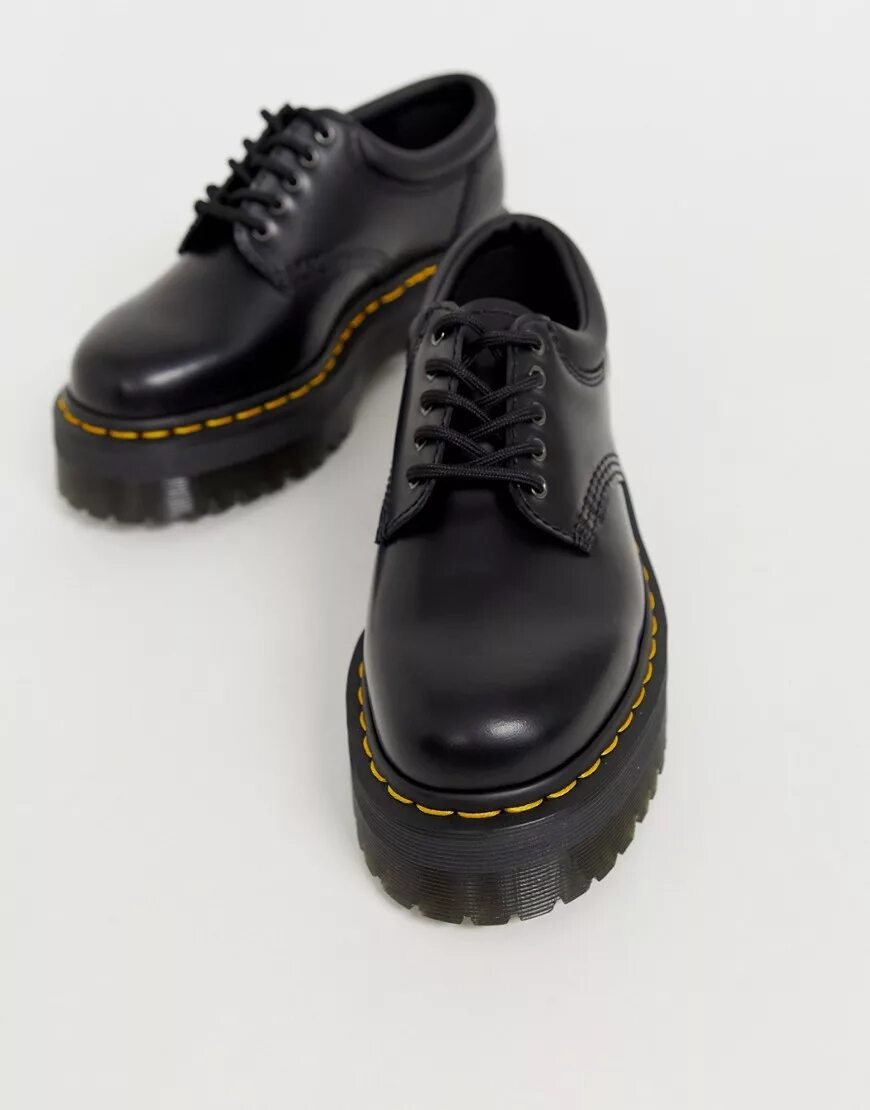 Мартинсы подошва. Туфли доктор Мартинс. Черные кожаные туфли Dr Martens Quad 5. Oxford 8053 Dr Martens. Мартинсы am501.