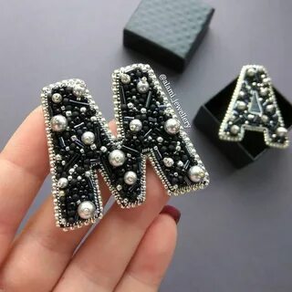 Буква м из бусин