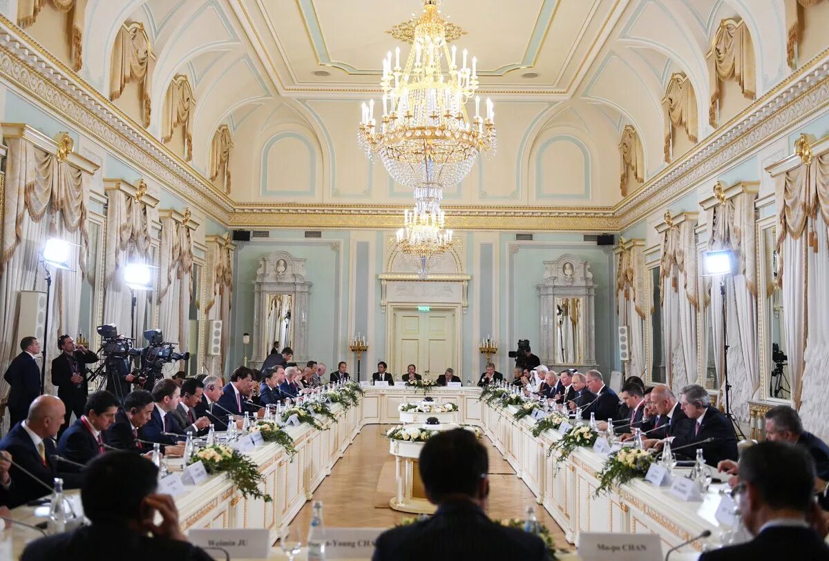 Президентское мероприятие. Константиновский дворец саммит 20.