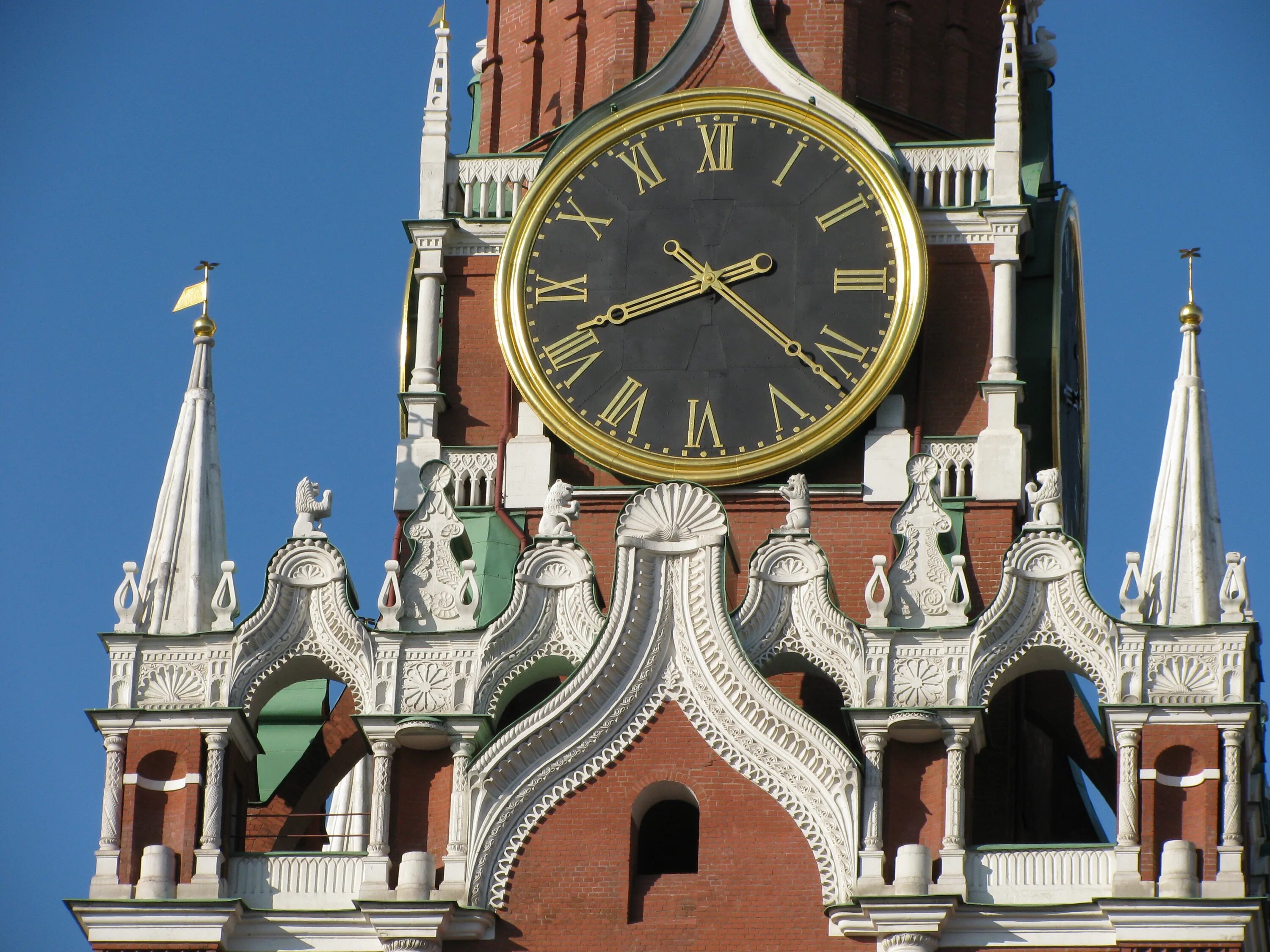 куранты на спасской башне московского кремля. часы спасская башня московского кремля. москва спасская башня куранты. часы-куранты на спасской башне московского кремля. куранты елец.